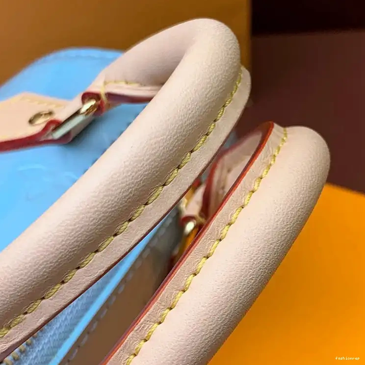 Fashionrepsfam ru LV 2410YA0037 Bags 0814